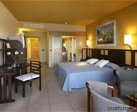 Adrián Roca Nivaria Hotel