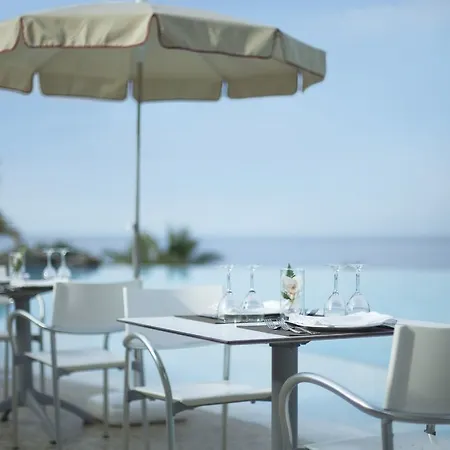 Adrián Roca Nivaria Hotel
