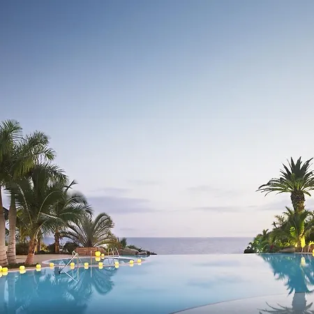 Adrián Roca Nivaria Hotel 5*
