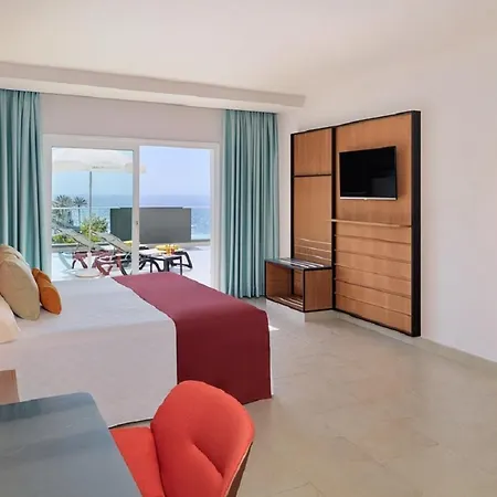Adrian Roca Nivaria Otel 5*